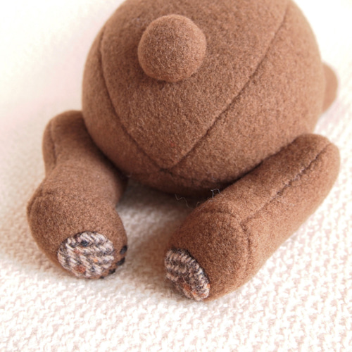 寝そべりグリズリー ぬいぐるみ kuzoomiko 通販 1742389｜Creema(クリーマ)