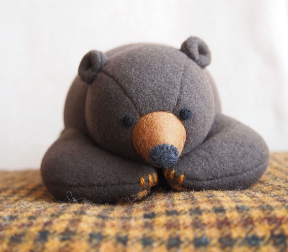 寝そべりグリズリー ぬいぐるみ kuzoomiko 通販 3021025｜Creema(クリーマ)