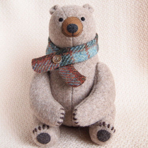 寝そべらないグリズリー ぬいぐるみ kuzoomiko 通販 5782880｜Creema