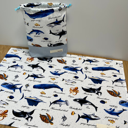 2点セット　40㎝×60㎝小学生向けランチョンマットと給食袋（海の生き物）ネームタグ付き 2枚目の画像