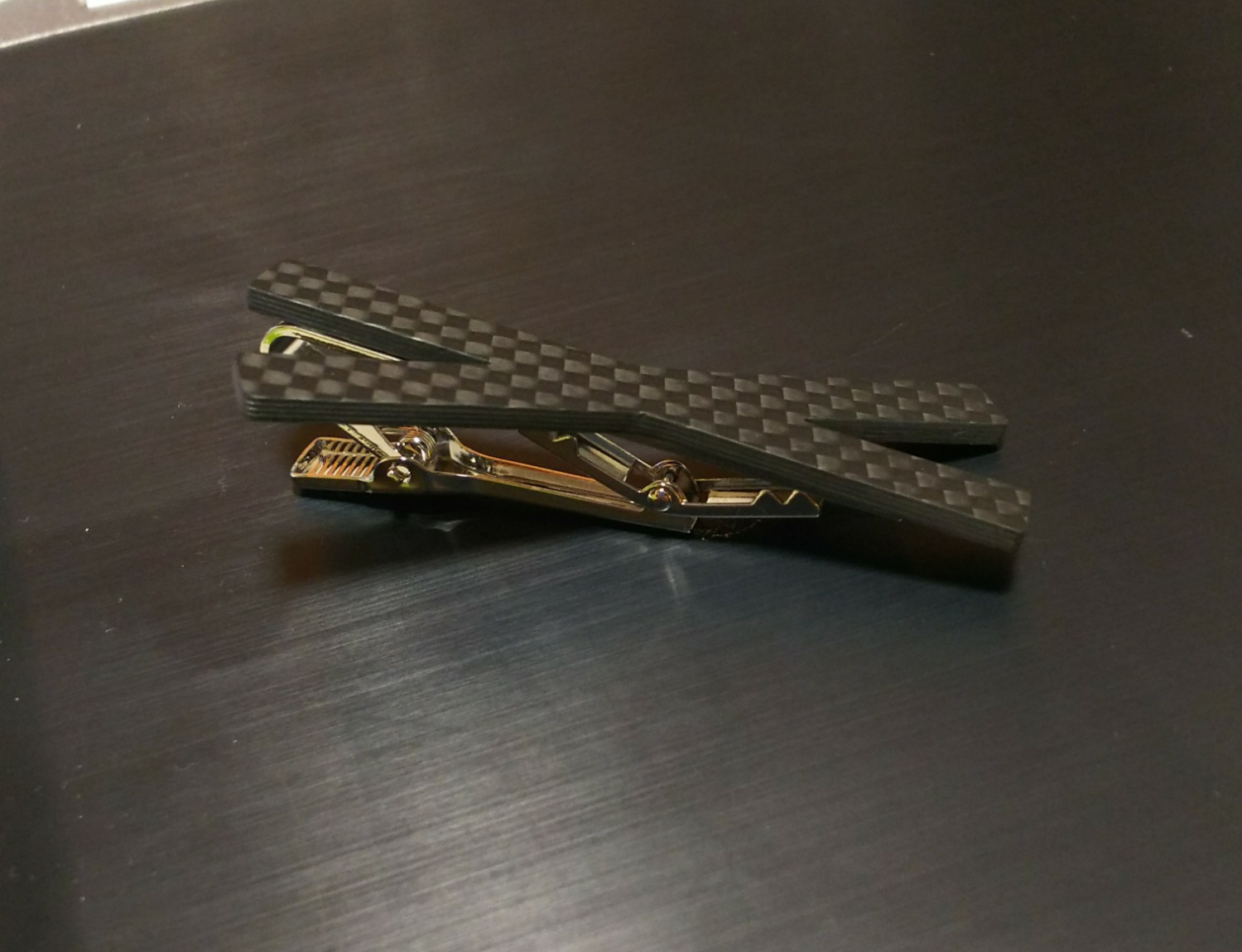 バッテン ネクタイピン カーボン