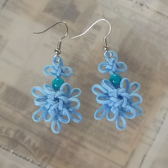 吉祥結 お花のピアス 水色 Good Luck Knot flower earring skyblue 3枚目の画像