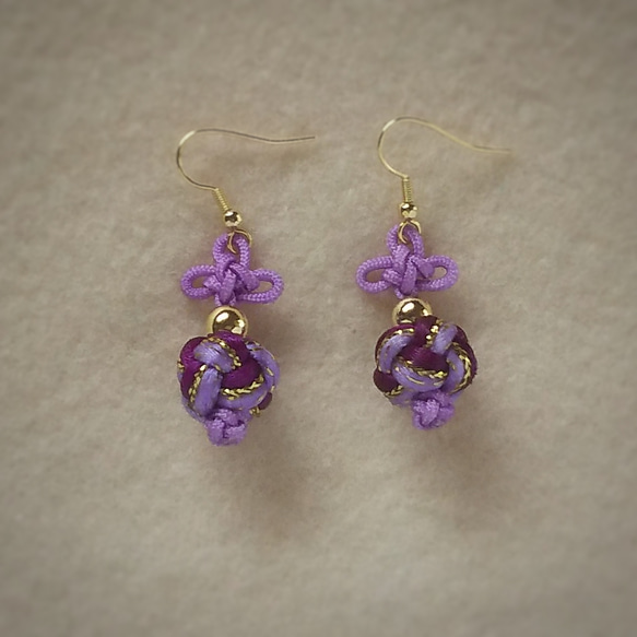 ボタンノットのピアス 紫 Button knot earring purple 3枚目の画像