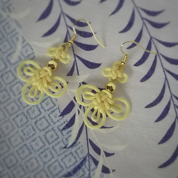 吉祥結のピアス クリーム Good Luck knot earring off-white 3枚目の画像