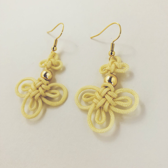 吉祥結のピアス クリーム Good Luck knot earring off-white 4枚目の画像