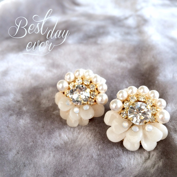 Bridal jewelry Swarovski & flower petal earrings 第1張的照片
