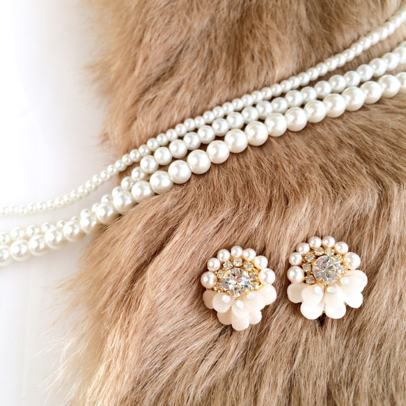 Bridal jewelry Swarovski & flower petal earrings 第2張的照片