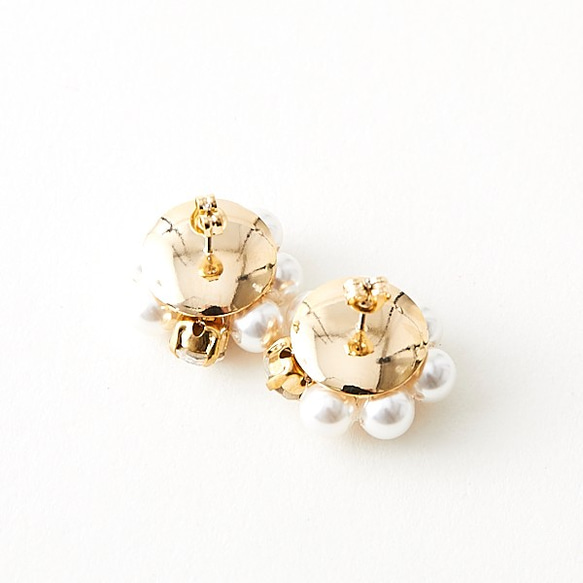 Pearl White fluffy rabbit fur pierce 第3張的照片