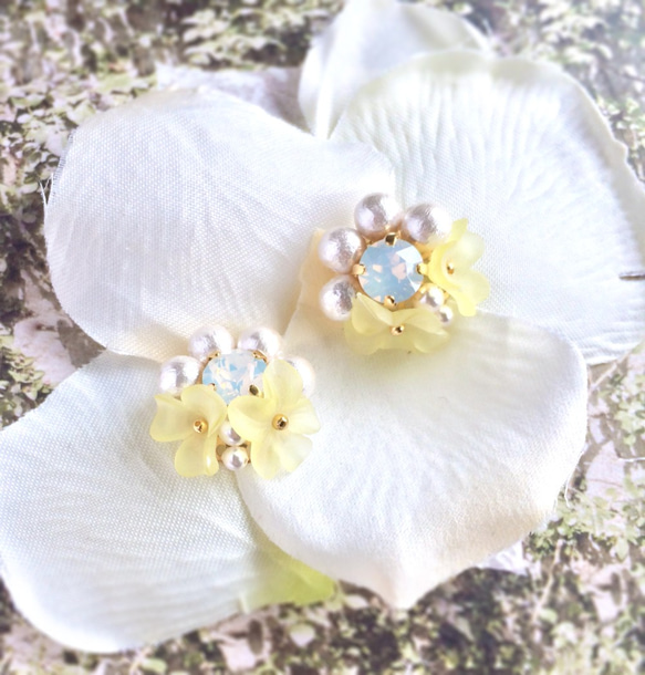 Yellow sheer flower cotton pearl earrings 第1張的照片