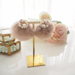 Mauve pink fluffy rabbit fur bijou earrings 第3張的照片