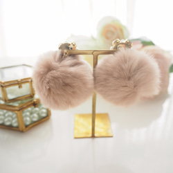 Mauve pink fluffy rabbit fur bijou earrings 第4張的照片