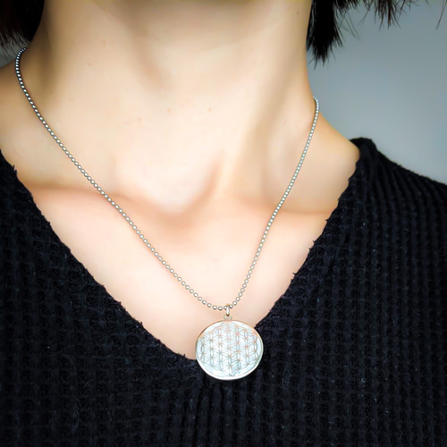 白蝶貝　フラワーオブライフ　ネックレス 白蝶貝 フラワーオブライフ ネックレス - メルカリ