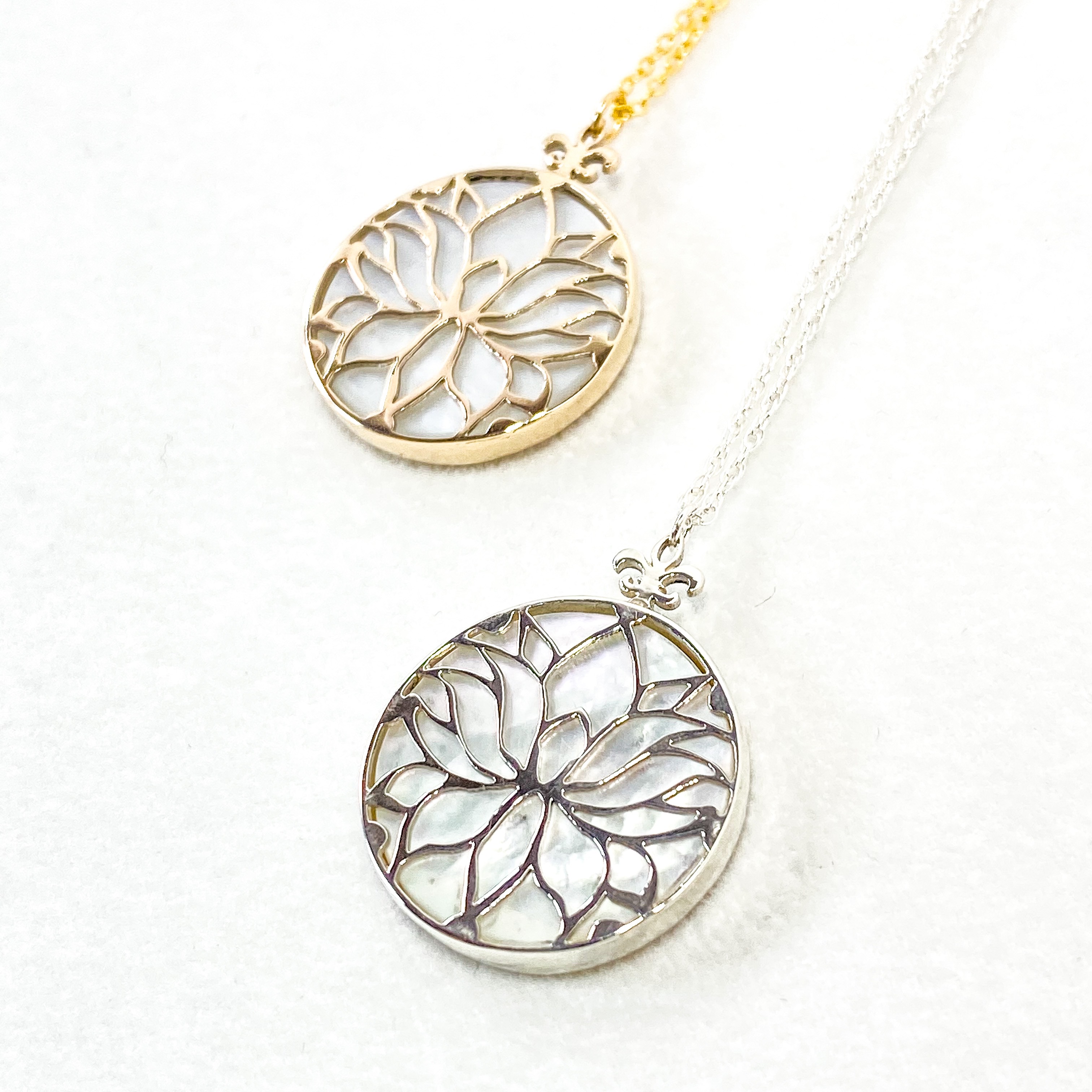 14kgf白蝶真珠蓮カービングネックレス 白蝶真珠蓮の花カービング＊ネックレストップ