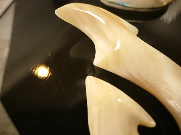 【一点物】夜光貝アクセサリー 大きめ フィッシュフック & トグル 6枚目の画像