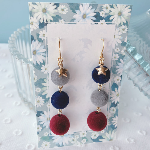 3連フロッキーに星がキラリ☆秋冬ピアス*おしゃれ大人可愛い  