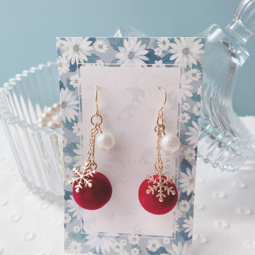 ボルドー赤色クリスマスピアス*雪の結晶*フロッキーボール*パール 