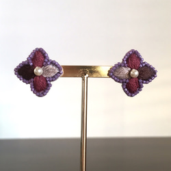 【t様 オーダーページ】刺繍の耳飾り yohira 紫 (刺繍ピアス) 2枚目の画像