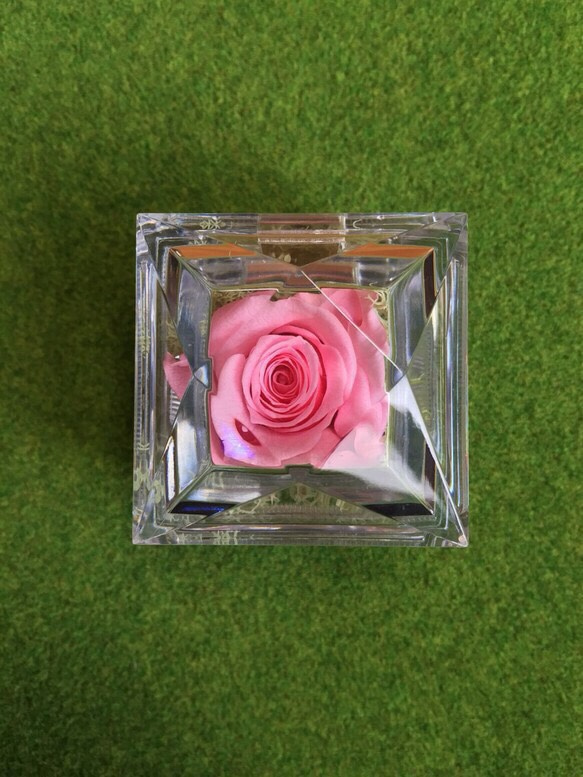 宝石箱とプリザーブドフラワーローズ（ピンク③） 2枚目の画像