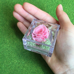 宝石箱とプリザーブドフラワーローズ（ピンク③） 3枚目の画像