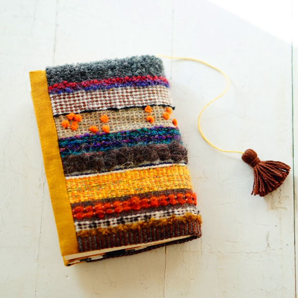 ブックカバー/手帳カバー（文庫本 A6サイズ）ウールの手織り　≪Autumn promenade≫ 3枚目の画像