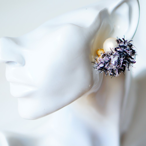 耳環（對應金色）/花式紗線和大型珍珠棉（單調） 第2張的照片
