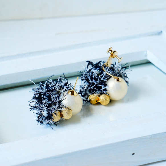 耳環（對應金色）/花式紗線和大型珍珠棉（單調） 第5張的照片