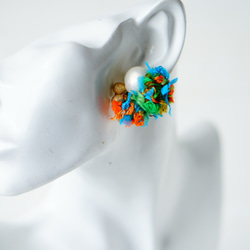 [再次上架，僅1件]耳環（黃金）/花式紗和大棉珍珠（橙色絨球） 第3張的照片