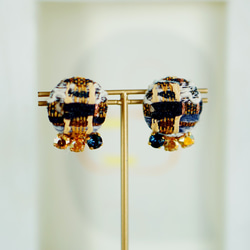 耳環/核桃鈕扣和施華洛世奇（海軍金） 第2張的照片
