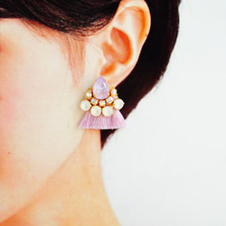 耳環（金）/絲綢流蘇和施華洛世奇（淡紫色） 第4張的照片