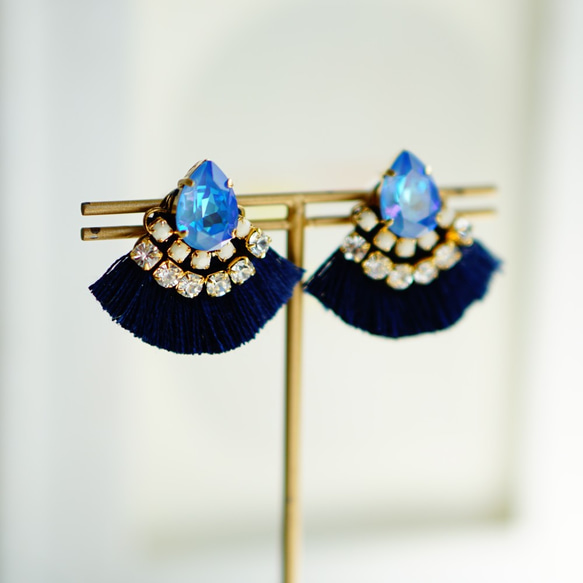 ≪打折！≫耳環（金色）/絲綢流蘇和珠寶（東方藍） 第2張的照片