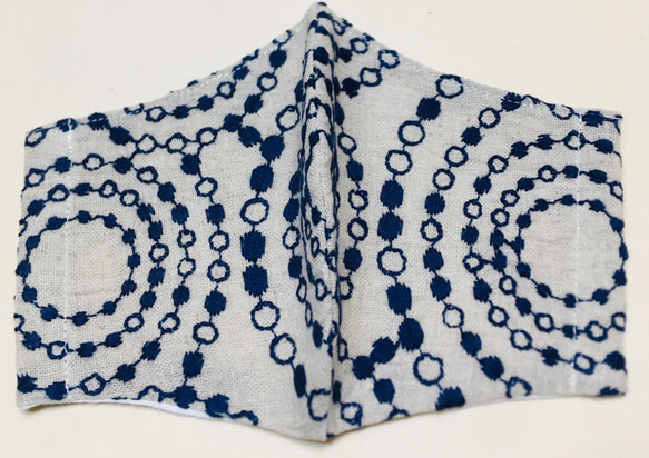 立体マスク　京都、金沢国産刺繍マスク　水面に落ちた雫が波紋を広げていく刺繍　コットンリネン 2枚目の画像
