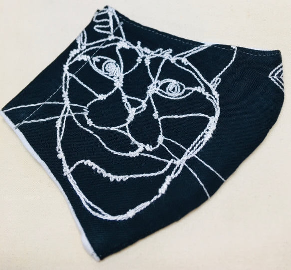 立体マスク　HAyU fabric 『 CATS 』柄 ダブルガーゼ 刺繍　黒猫　国産① 1枚目の画像