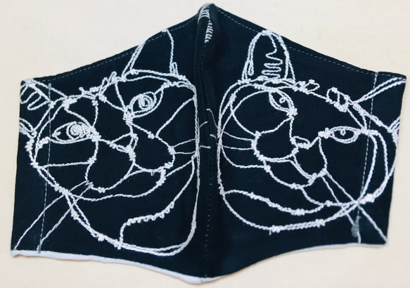 立体マスク　HAyU fabric 『 CATS 』柄 ダブルガーゼ 刺繍　黒猫　国産① 2枚目の画像