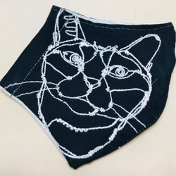 立体マスク　 『 CATS 』柄 ダブルガーゼ 刺繍　黒猫　国産② 1枚目の画像