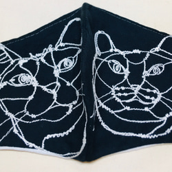 立体マスク　 『 CATS 』柄 ダブルガーゼ 刺繍　黒猫　国産② 2枚目の画像