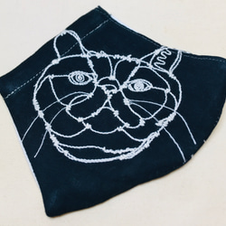 立体マスク　 『 CATS 』柄 ダブルガーゼ 刺繍　黒猫　国産③ 1枚目の画像