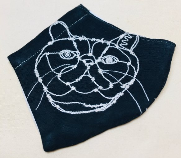 立体マスク　 『 CATS 』柄 ダブルガーゼ 刺繍　黒猫　国産③ 1枚目の画像