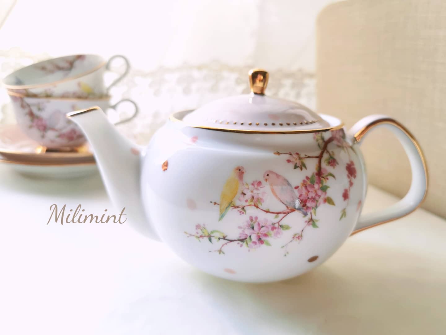 【受注制作】小鳥ちゃんのふんわり春色ティーポット(茶こし付き)　インコ