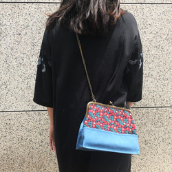 Wahr_ 繁盛紅藍花朵 方型口金包 手拿包 側背包 肩背包 化妝包 第1張的照片