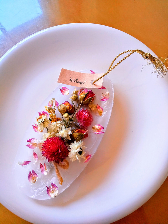 ピンク色ローズブーケ(花束)×センニチコウ等、豪華な花々のアロマワックスサシェ 2枚目の画像