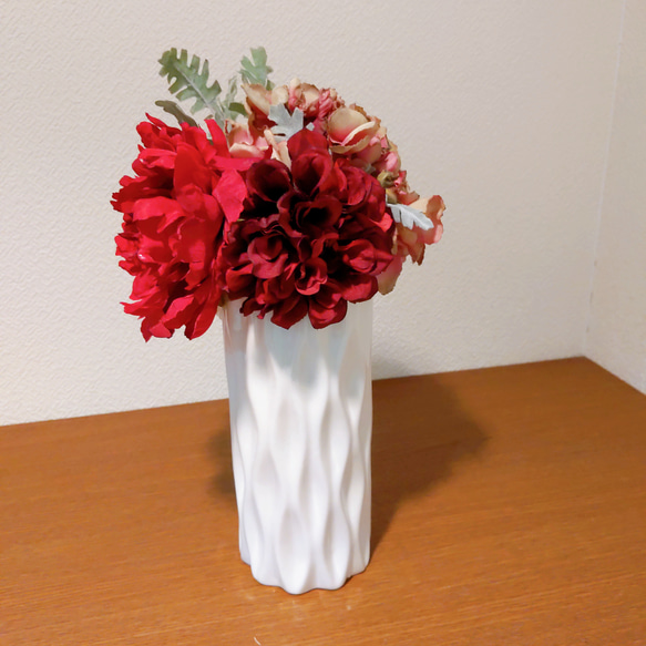ゆうパック送料無料♡Red  Bloom♡アーティフィシャルフラワー花瓶アレンジ　大きめサイズ　お祝　開店等　大輪牡丹 2枚目の画像