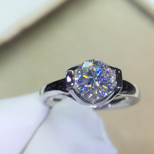 鑑別書付き リング K18ゴールド 1ct モアサナイト 高品質 V 指輪