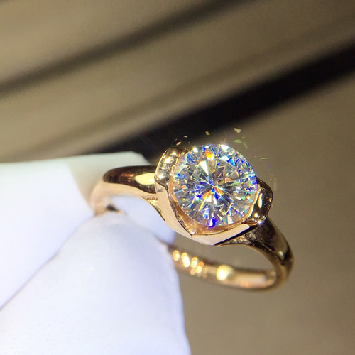 リング　モアサナイト　ダイヤモンド　18金ゴールド 鑑別書付き 鑑別書付き リング K18ゴールド 1ct モアサナイト 高品質 V 指輪