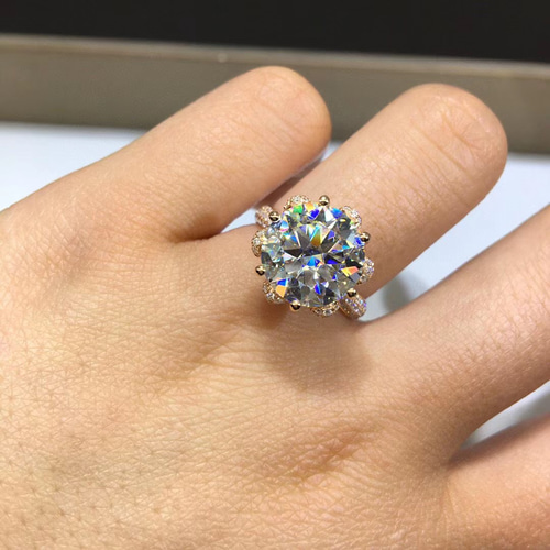 NEW 品質保証 5ct モアサナイト K18YG/PG/WG 鑑別書付き 婚約指輪 花 ...