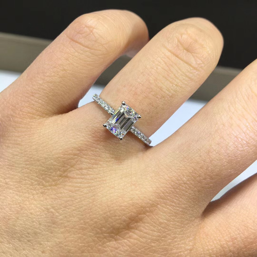 NEW 品質保証 1ctモアサナイト K18YG/PG/WG 鑑別書付き 婚約指輪 NEW 品質保証 1ctモアサナイト K18YG/PG/WG 鑑別書付き 婚約指輪