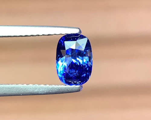 鑑定書付き ルース 1.54ct天然スリランカロイヤルブルーサファイア 非