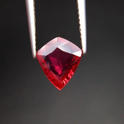 天然レッドスピネル　1.26ct red pink ルース 2枚目の画像