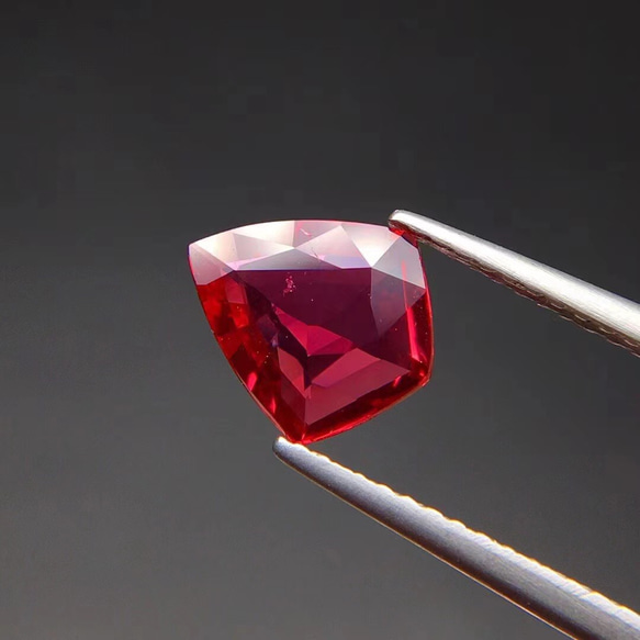 天然レッドスピネル　1.26ct red pink ルース 3枚目の画像