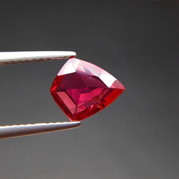 天然レッドスピネル　1.26ct red pink ルース 5枚目の画像