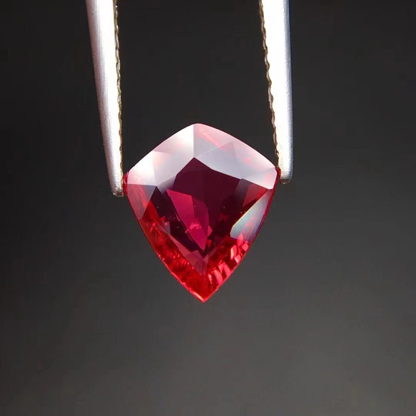 天然レッドスピネル　1.26ct red pink ルース 6枚目の画像